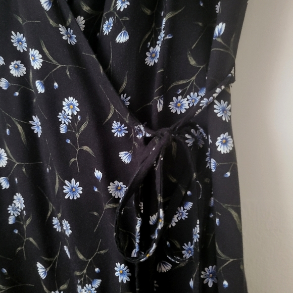 H&M wrap floral dress - Picture 3 of 3